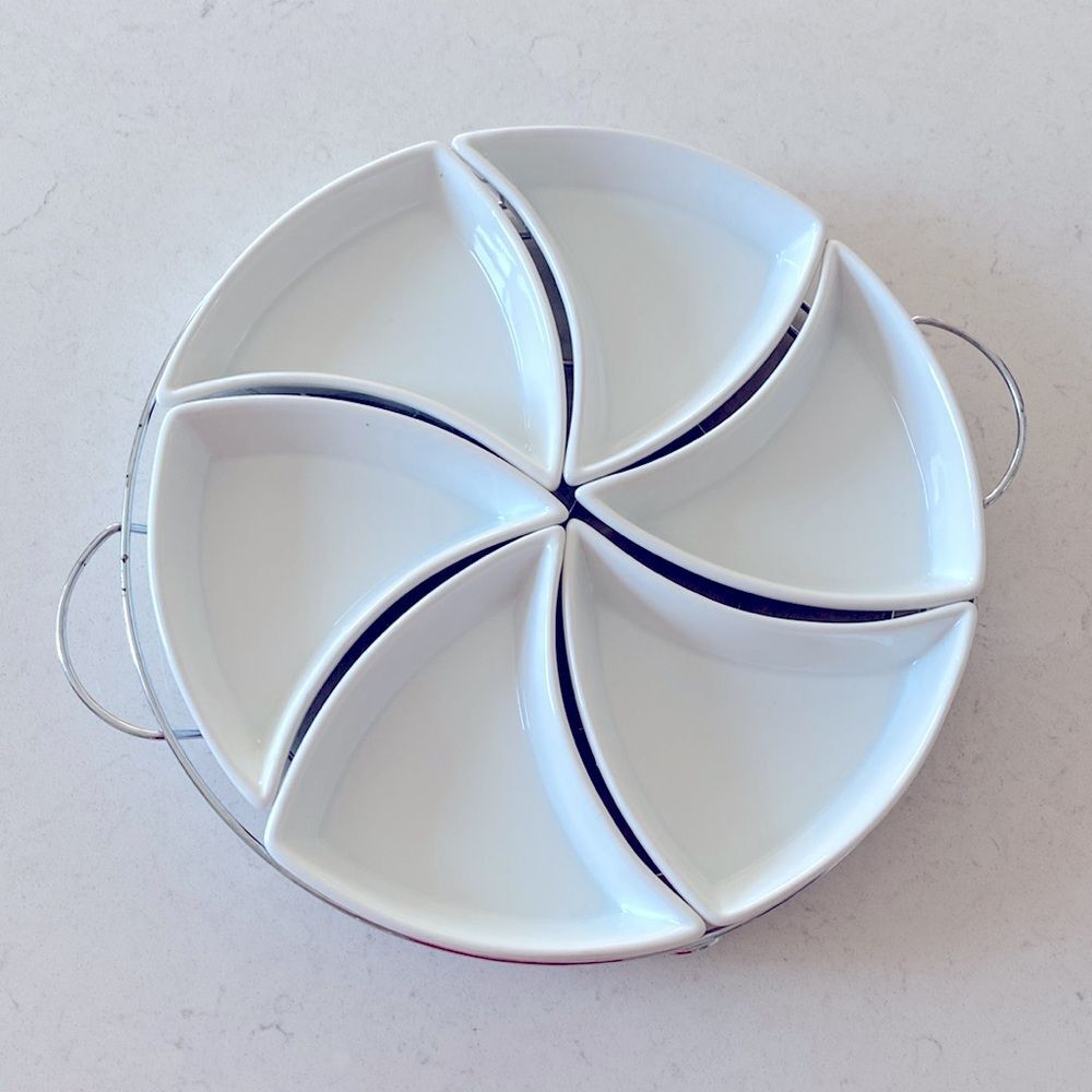 White Ceramic‎ Bowls with Silver Metal Stand
